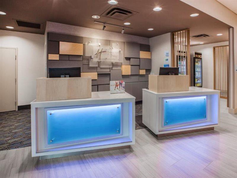 奥纳拉斯卡拉克罗斯地区智选假日套房酒店 奥那拉斯加 外观 照片